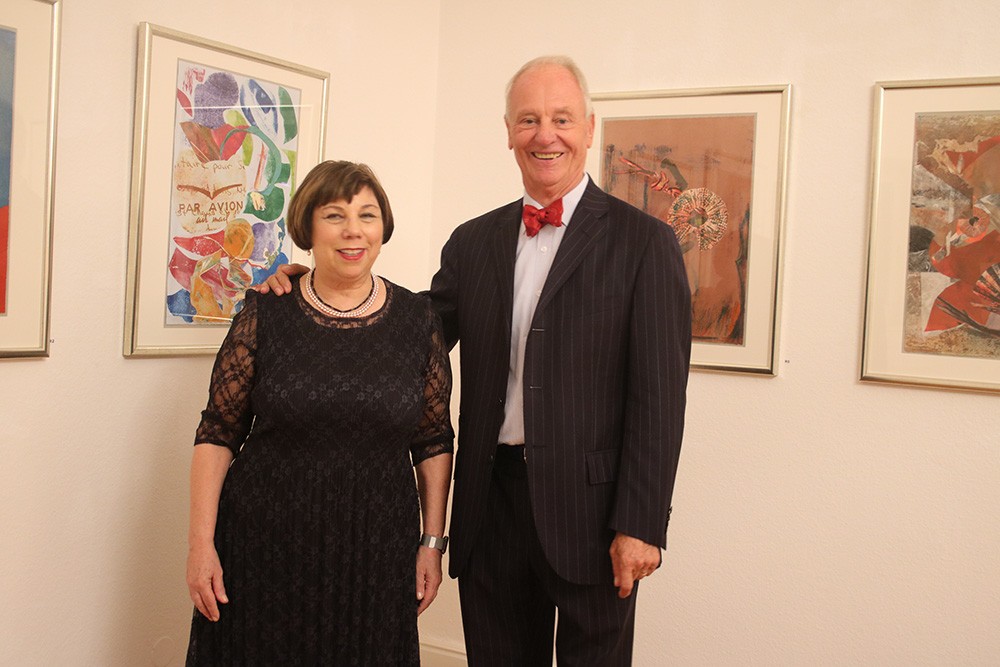Die Künstlerin Amy Ernst und ihr Galerist Peter Femfert Foto: Edda Rössler