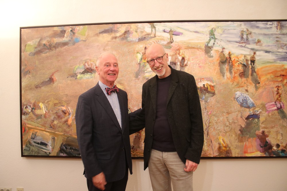 Freuen sich über die gelungene Vernissage: Galerist Peter Femfert (links) und Künstler Johannes Heisig Fotograf Edda Rössler