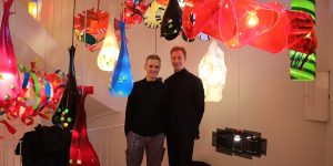 Lampenkünstler Stefan Wieland (links) und Galerist Philipp Pflug