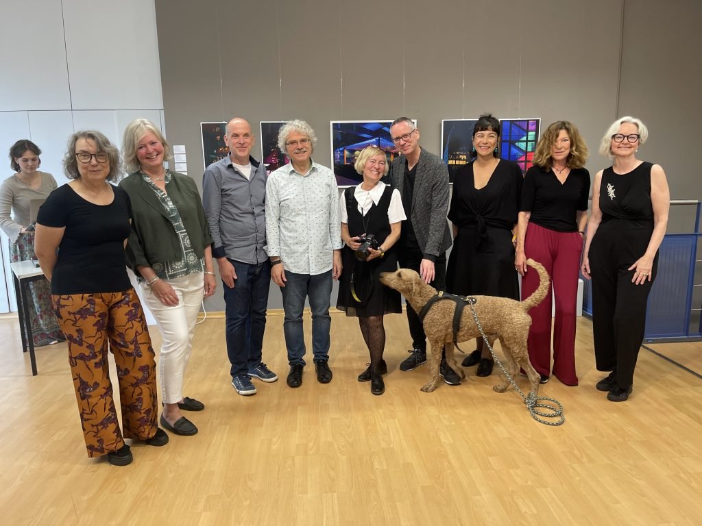 In der Gruppenausstellung „Stadt.Licht“ zeigen acht Fotografen in der BBK Galerie, wie unterschiedlich die Stadt im Spiel mit Licht erscheint – zwischen Magie, Struktur und Alltag. DJane Moa Belén , Contessa Roberts, Friederike Mühleck, Jan Henrik Sohnius, Christiaan Tonnis, Barbara Walzer, Thorsten Faber, Elisa Rivera, Simone Van de Loo und Nadja Zweigler Foto: Edda Rössler