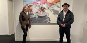 Künstler Alireza Varzandeh mit Galeristin Barbara von Stechow Foto: Edda Rössler