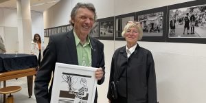 Zwischen Großstadtpoesie und Bildersturm: Der Grafiker und Zeichner Matthias Kraus und die Fotografin Barbara Walzer im BBK Frankfurt, wo Frankfurt nicht als Skyline erscheint, sondern als vibrierender Raum aus Erinnerungen, Begegnungen und urbanen Zuständen. Foto: Edda Rössler
