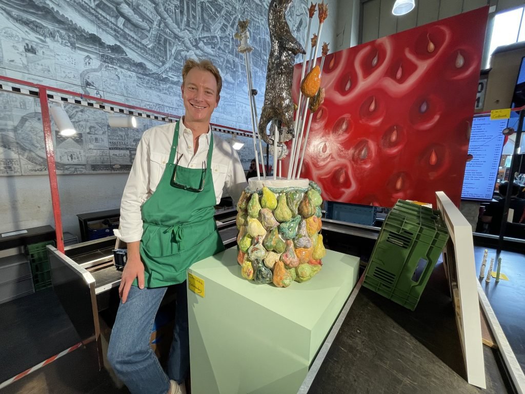 Fruits of the Market - Galerist Philipp Pflug in der Kleinmarkthalle Foto: Edda Rössler