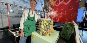 Fruits of the Market - Galerist Philipp Pflug in der Kleinmarkthalle Foto: Edda Rössler